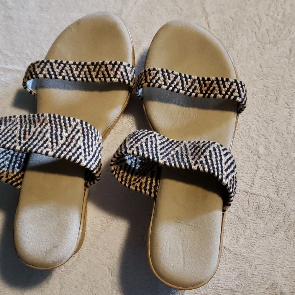 Womans sandals.